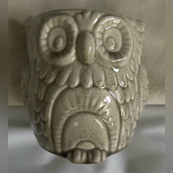 6” Owl Planter. Crackle grey. - Picture 9 of 9